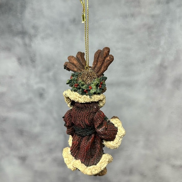 Boyds Bears & Friends Bearstone mayhem the moose with wreath ornament​​ - Picture 2 of 7